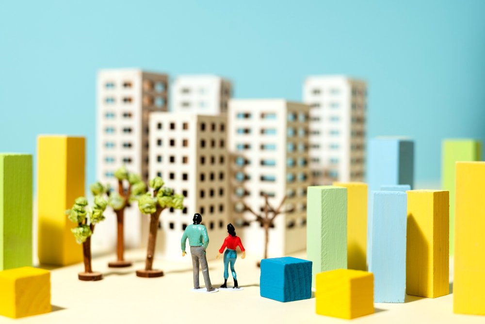 Paper style building with people 